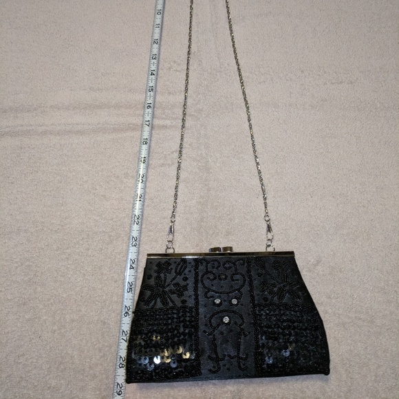 Black evening clutch w/ silver chain - Picture 5 of 5